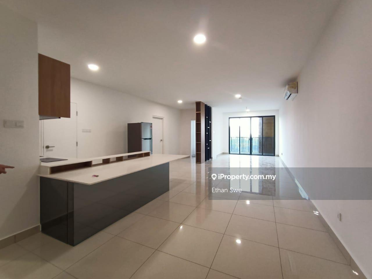 1173sf, Strategic Loc Walk Distance to Lrt, Next to Commercial Hotspot