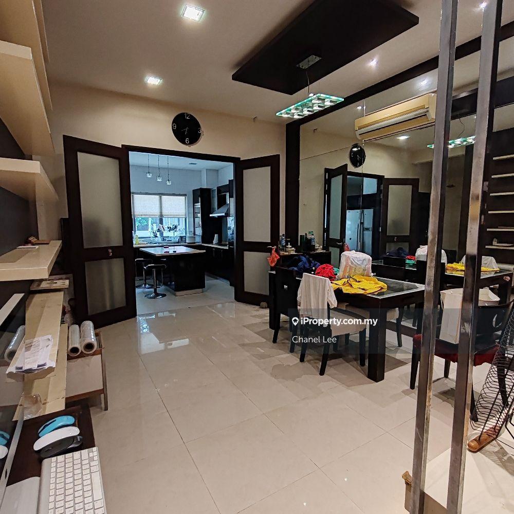 Super Deal freehold link house for sale in Valencia