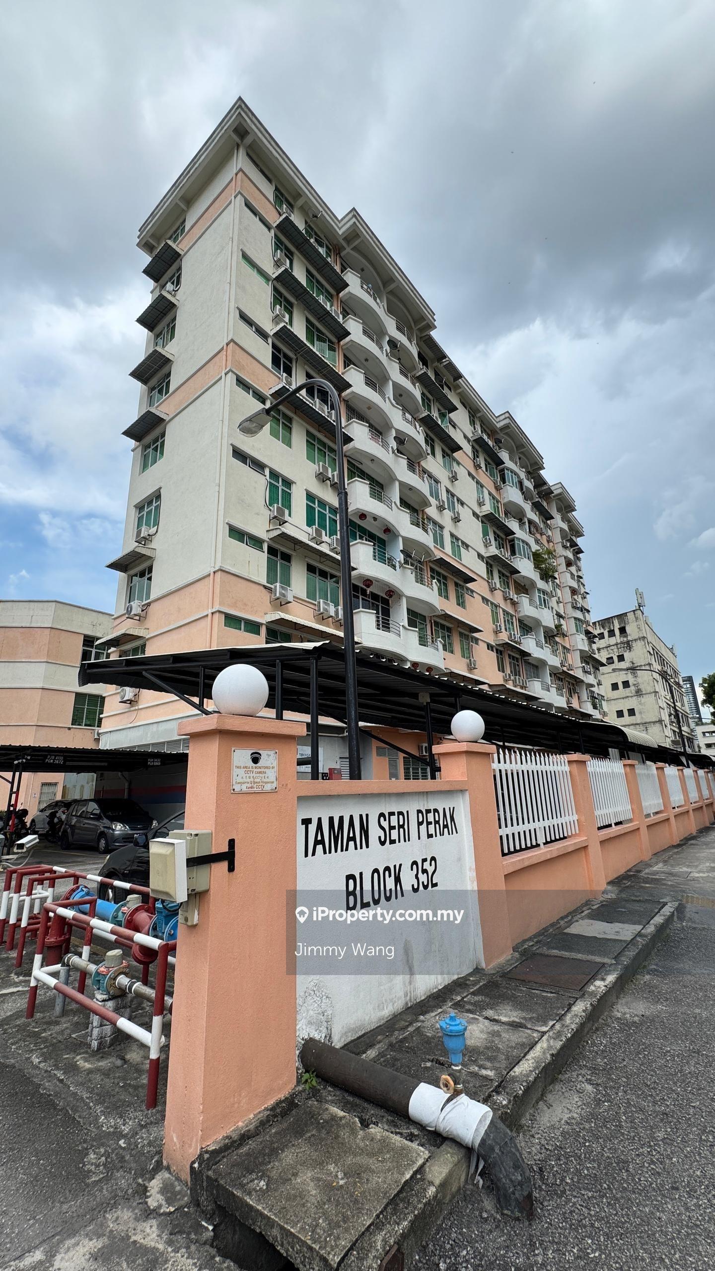 Super low density apartment have 2 car park rare in market 