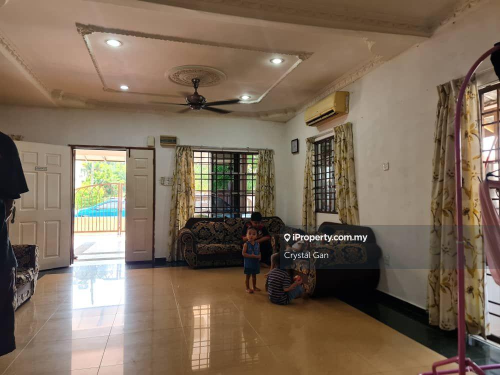 2 Sty End Lot House for sales located at Taman Arowana Indah, Seremban