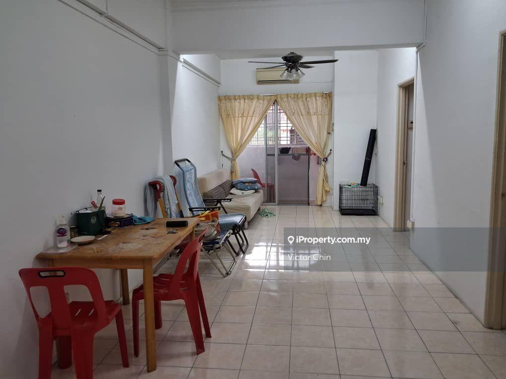 Red Ruby Apartment