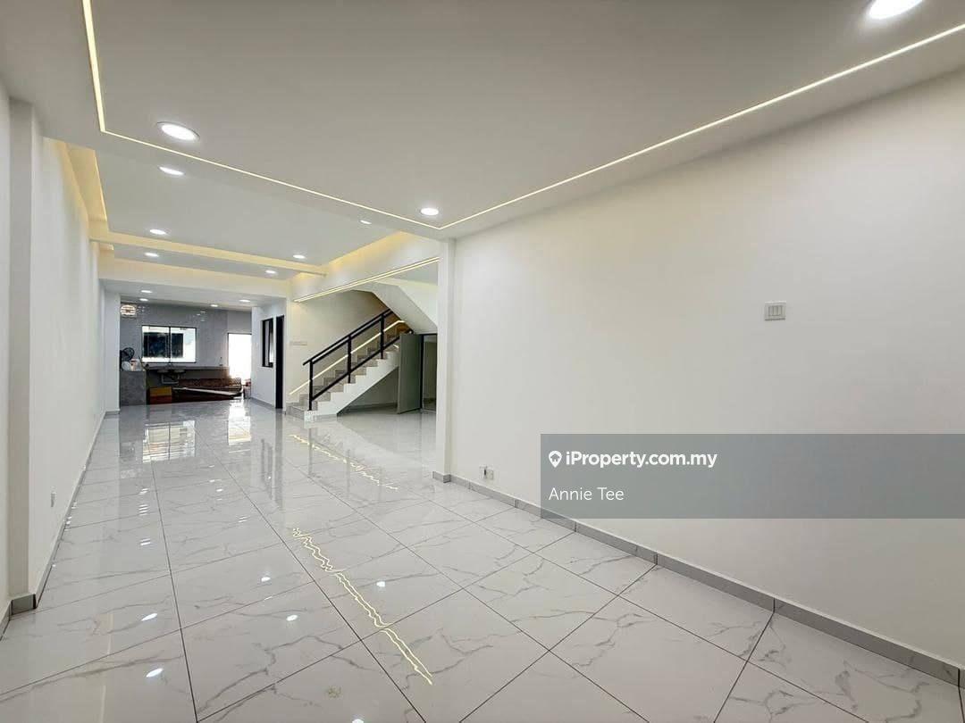 Permas Jaya/ 2 Storey Teres/ 22x75 Intermediate/ Renovated Unit 