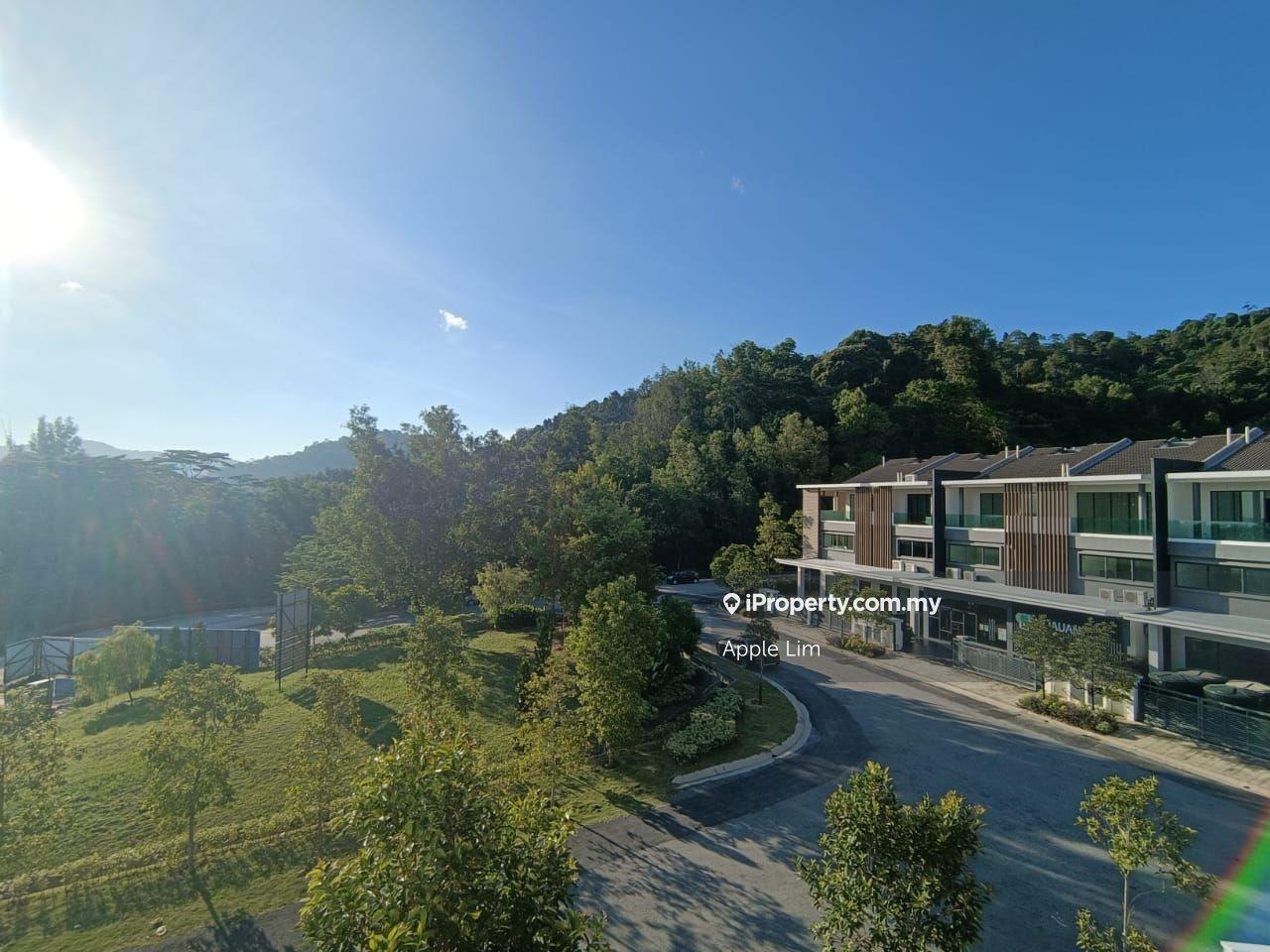 3 Storey Limited Unit 5rooms5bathroom, Hillside Landed , Selayang 