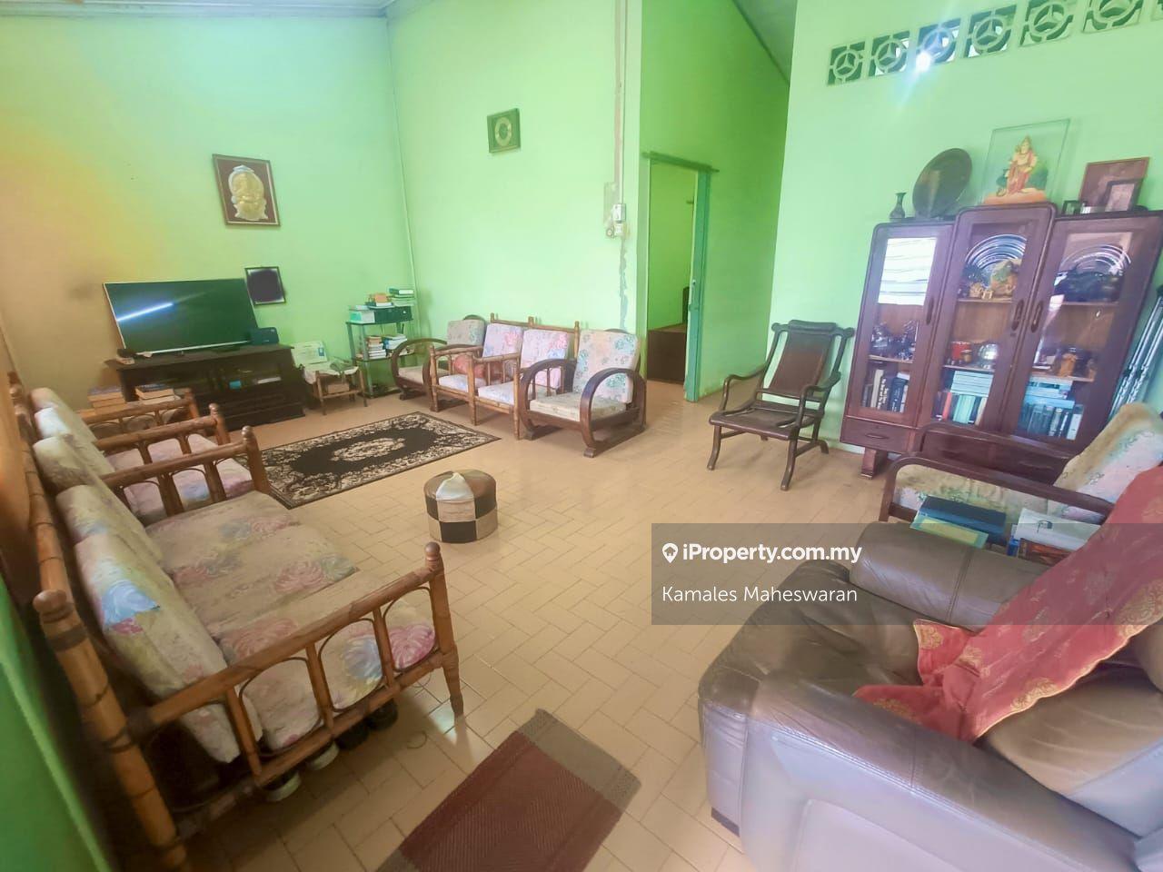 Large Landed Single Storey Corner House for Sale below Market Price