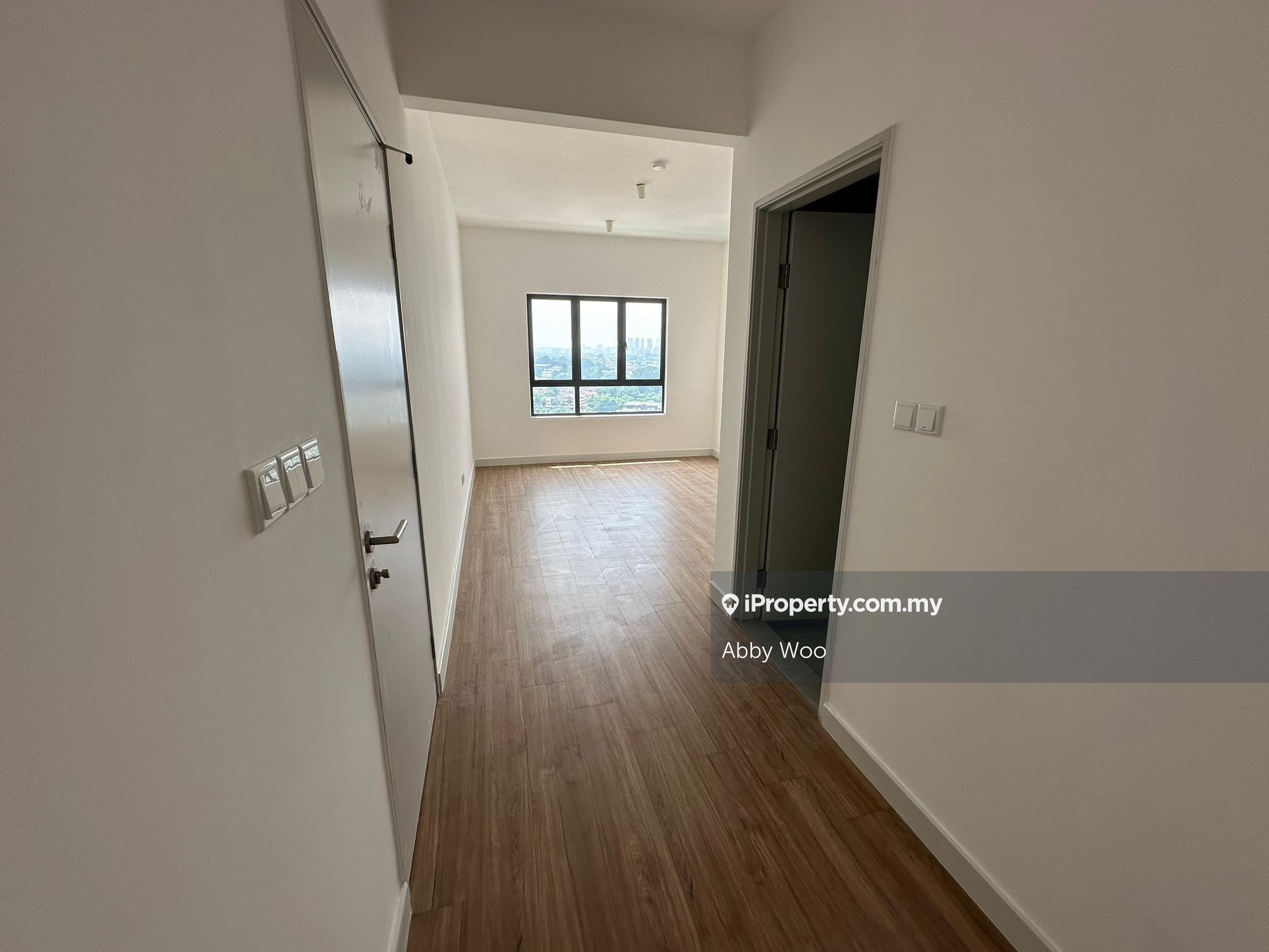 Uptown Berkeley Klang ( basic unit 3 rooms 2 bath 2 parking )