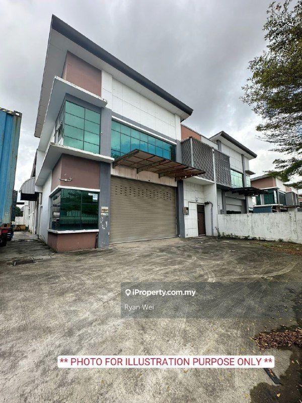 Kempas Utama 1.5 storey semi-d factory nearby Highway and airport
