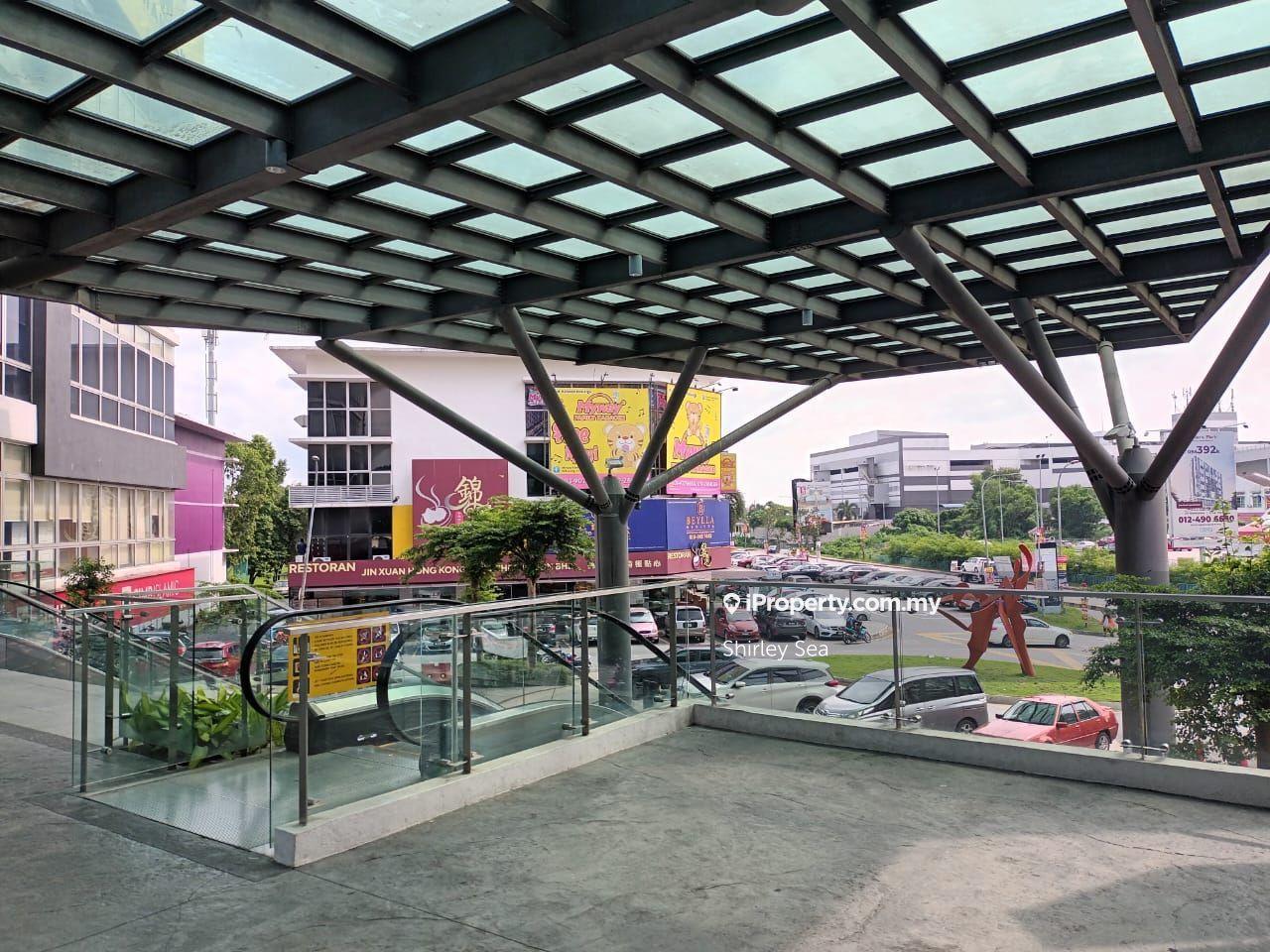 Corner shop at Dataran C180, Traders Square, Cheras Rm13,000