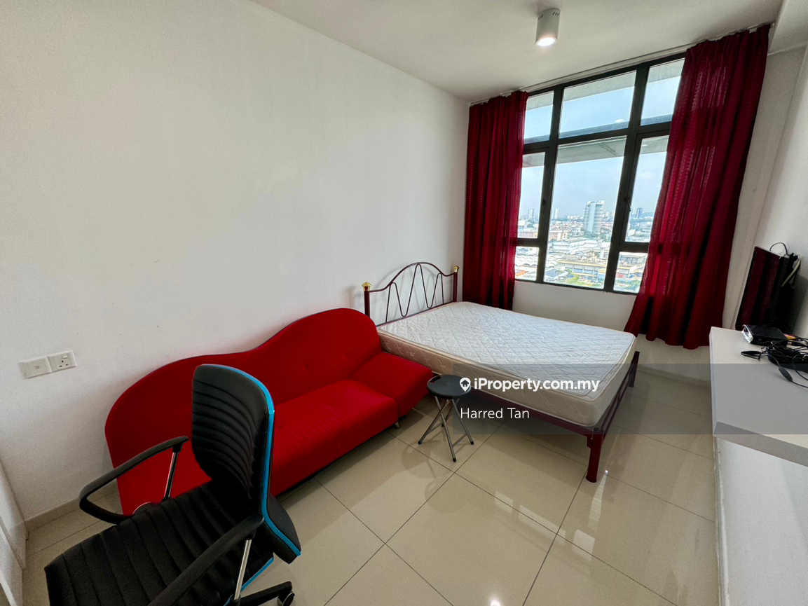 Well maintained studio unit. Viewing anytime