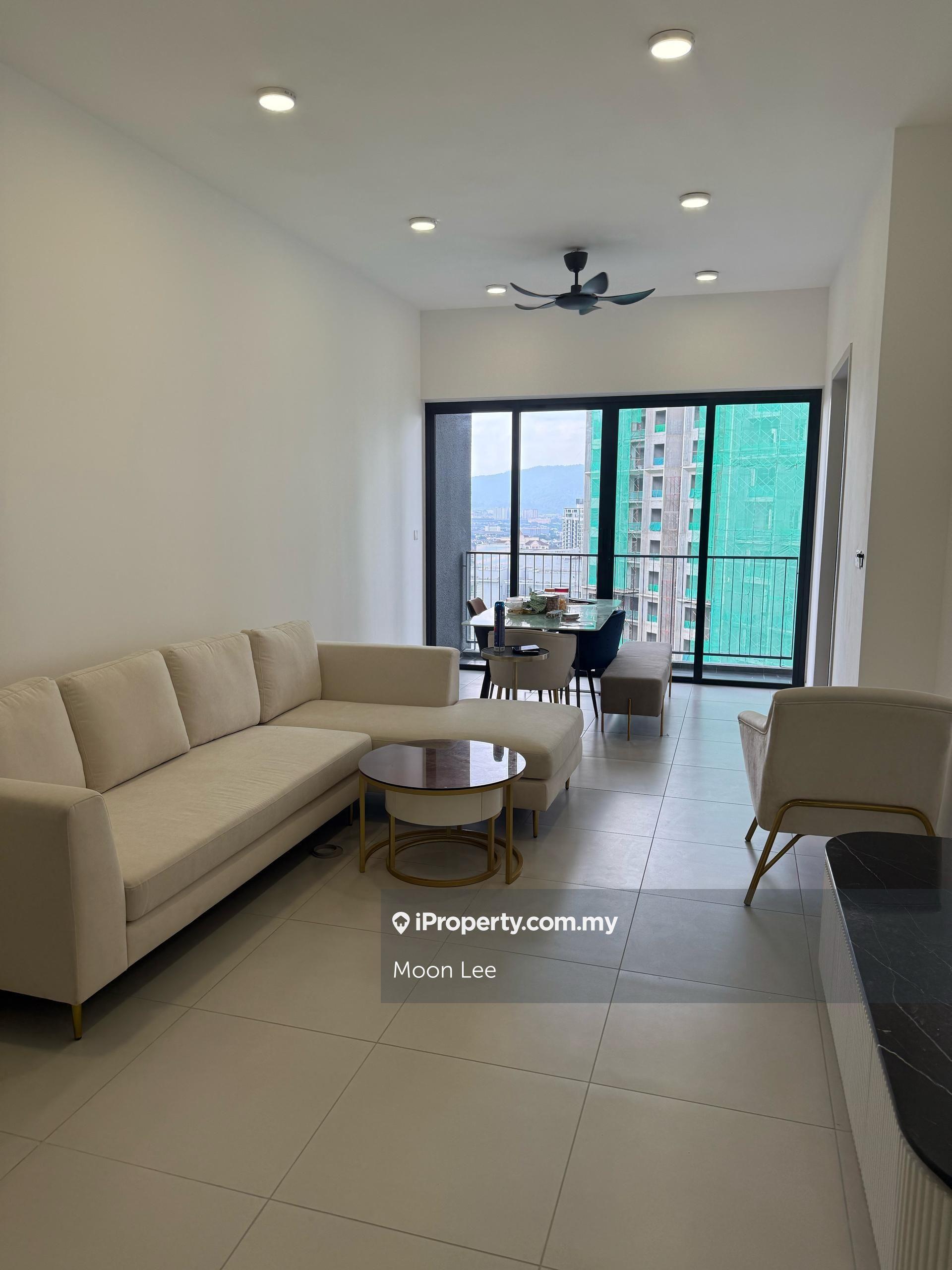 Brand new unit, middle floor and lower level carpark