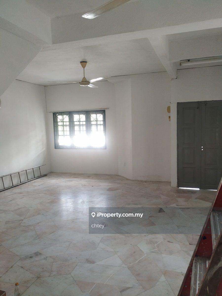 Taman Sungai Besi Indah Corner Double Storey house for rent The Mines