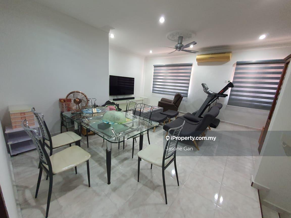 Furnished 1.5 Storey Upper Townhouse Freehold Non Bumi 3rooms Non Bumi