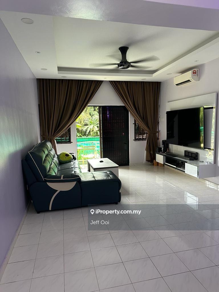 Lakeside tower bukit jambul renovated 1075sf rare worth