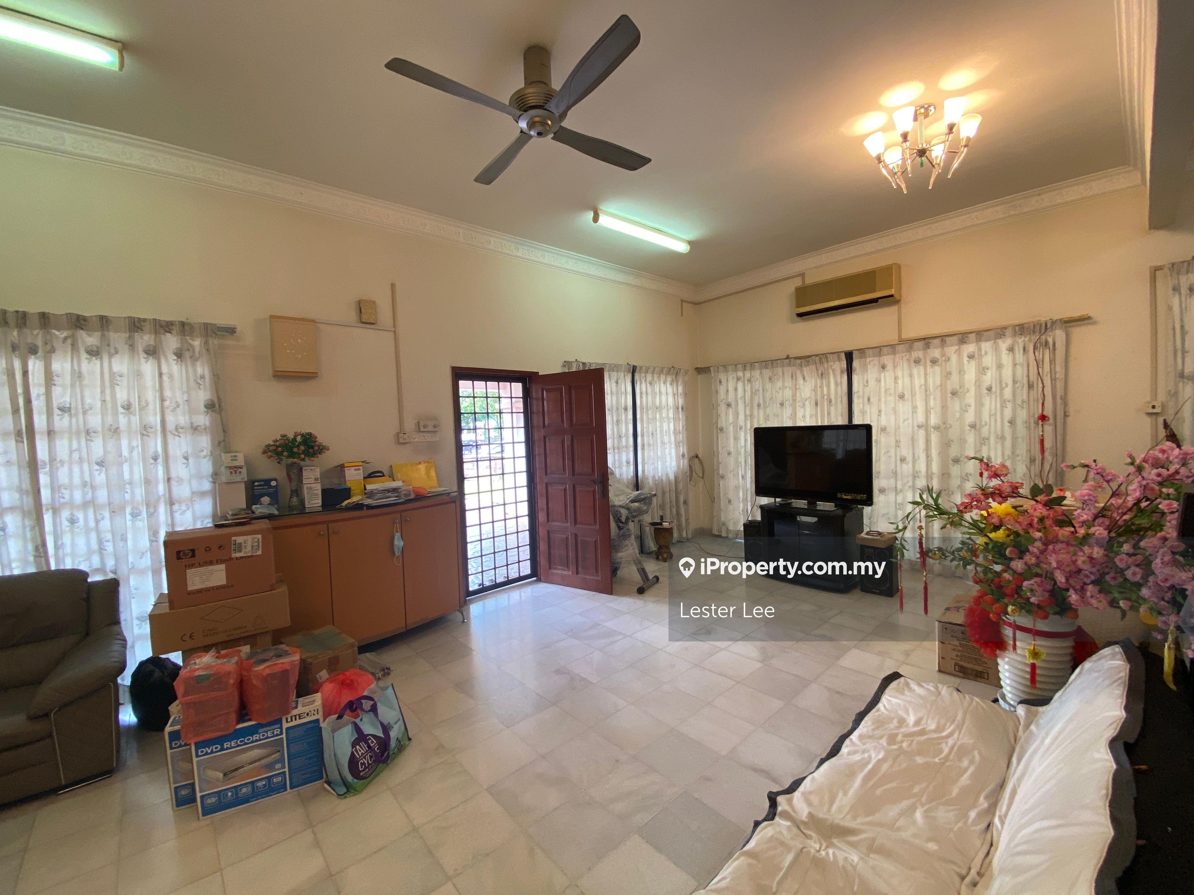 Big corner double storey terrace house