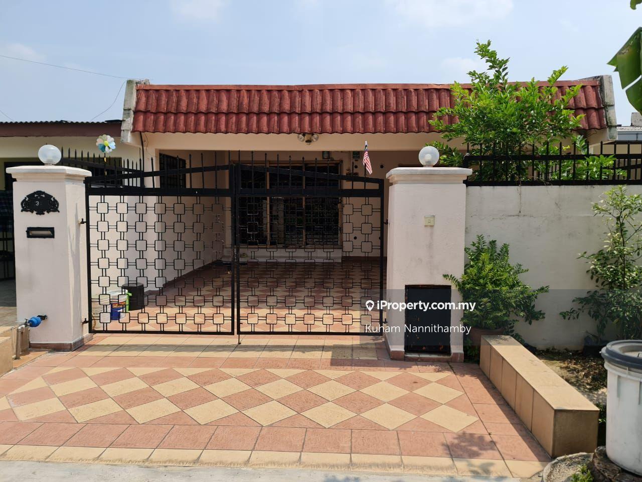 Well Kept Single Story Terrace House