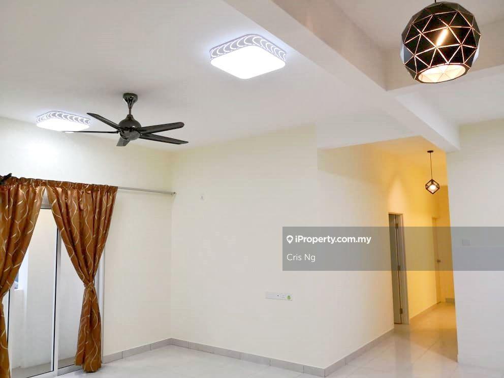 H2o condo 1596sf 2 car park seaview partly renovated worth buy