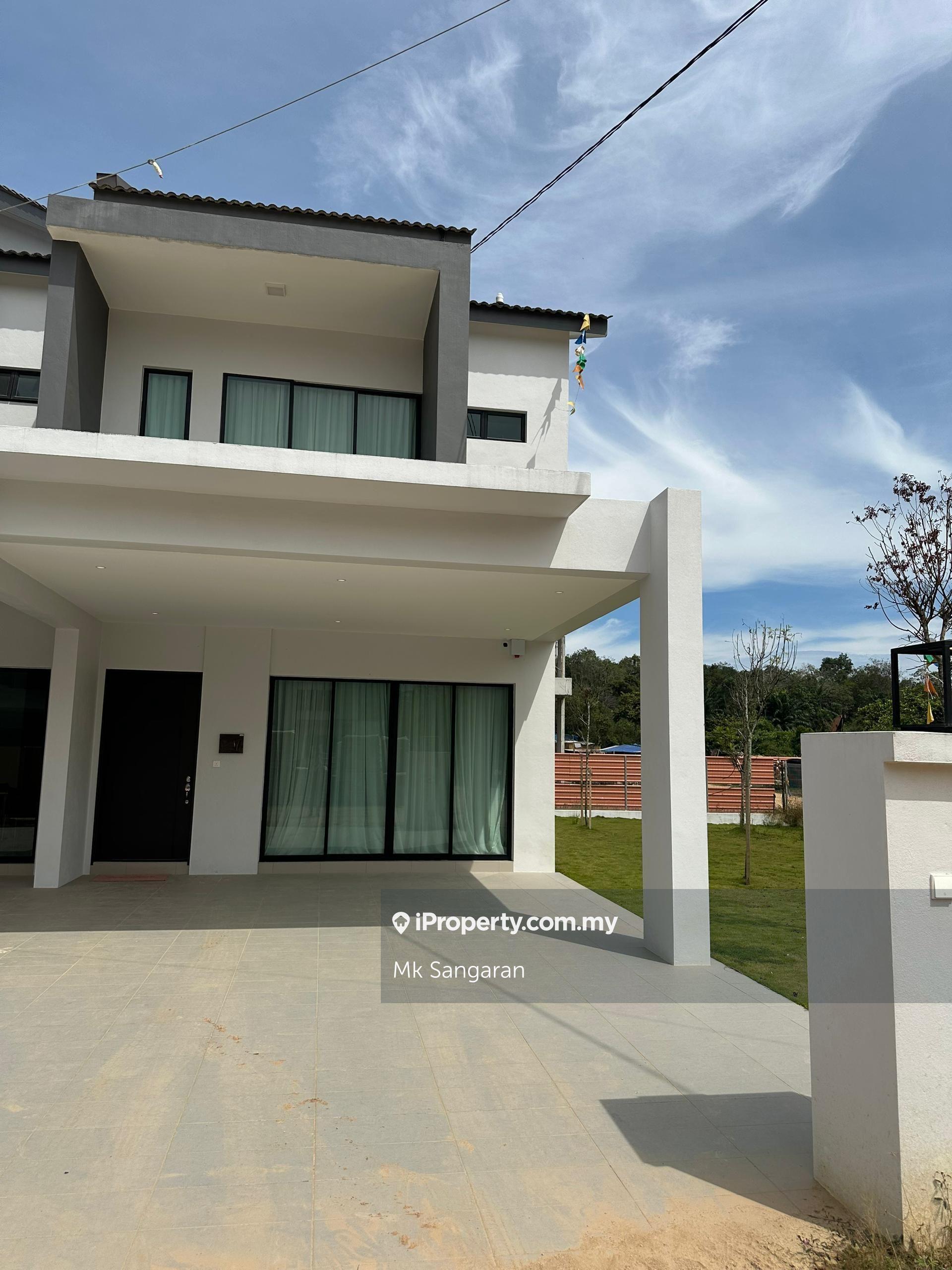 Rumah Teres Dua Tingkat di Kubang Semang Penang
