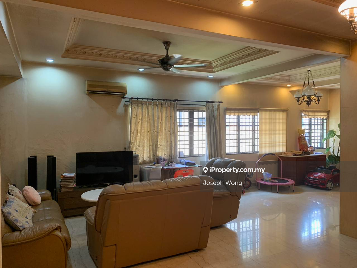Pasir Puteh Semi-D House in Taman Sinfar For Sale