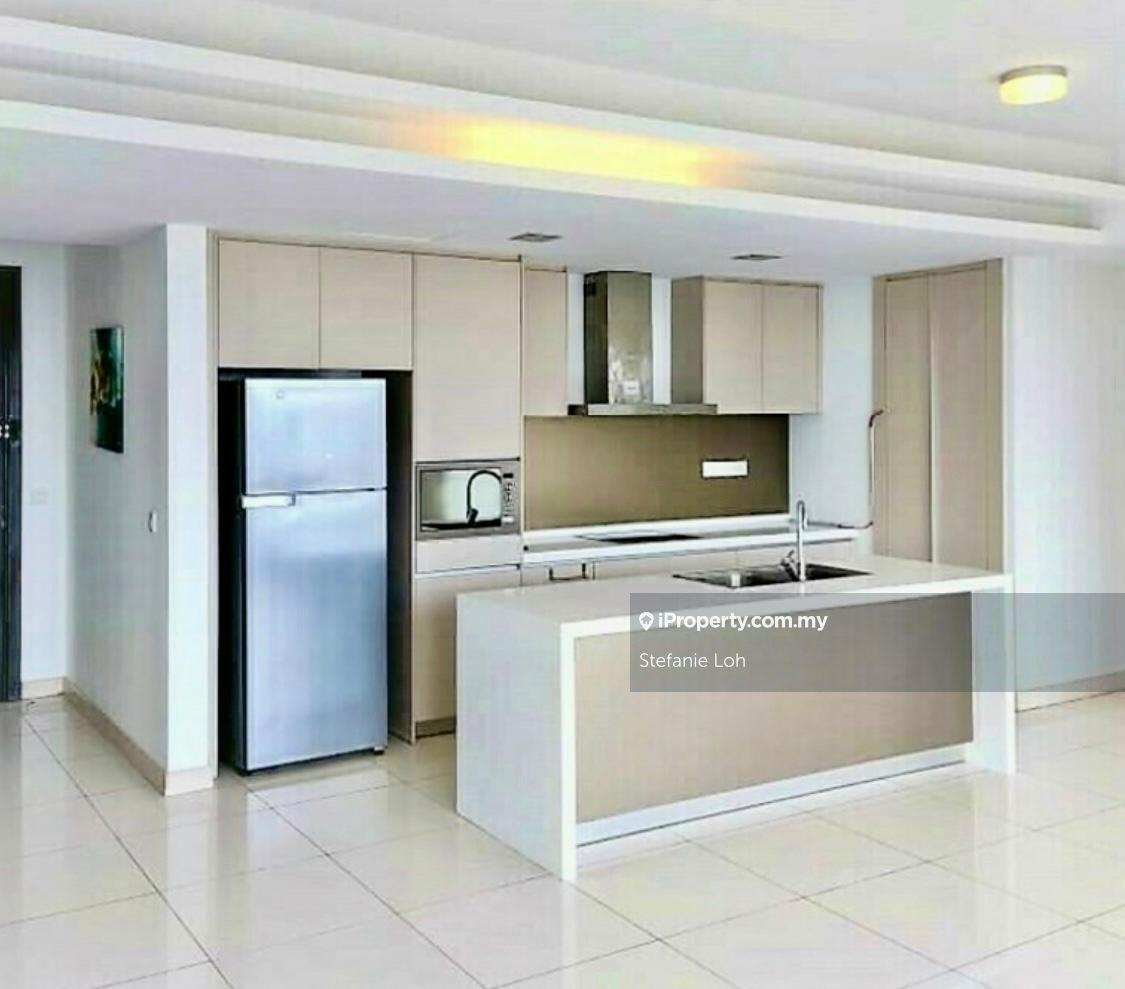 A high end 3 bedder unit in the heart of city
