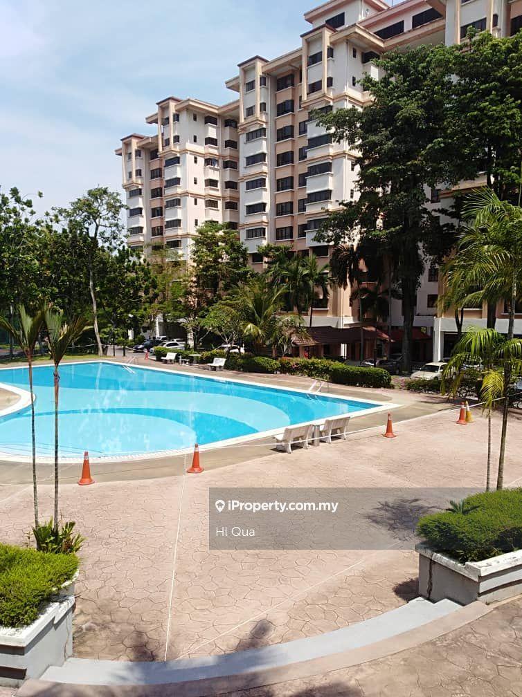 Quality finishing pool facing condo