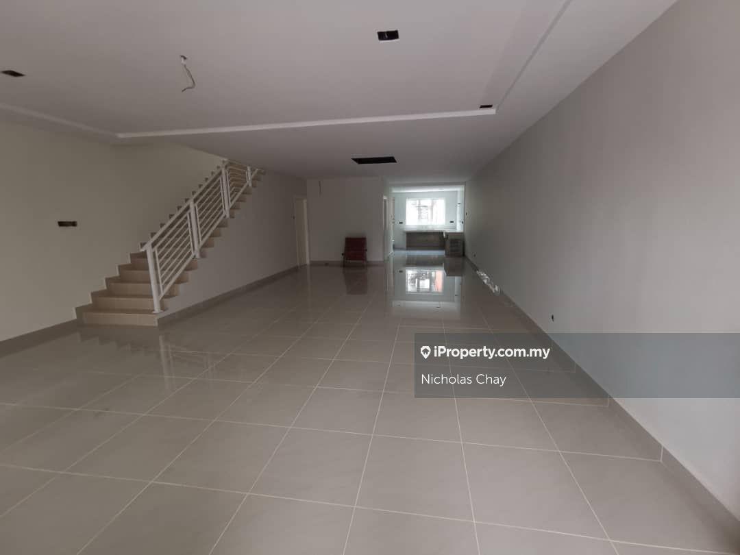 Terrace house for Sale