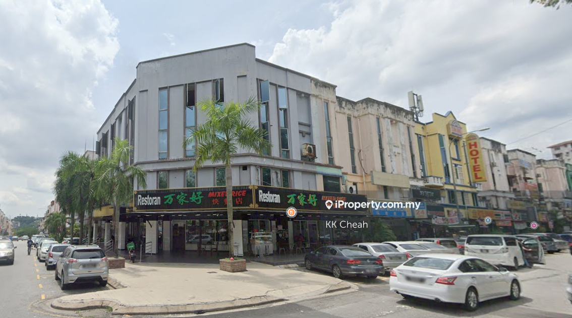 Bandar Menjalara @ Medan Putra 4 Storey Corner Shop for Sale -Roi 4.3%