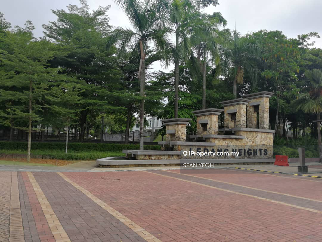 Ledang Heights Bungalow Land Iskandar Puteri / Rm100 psf / Flat land 