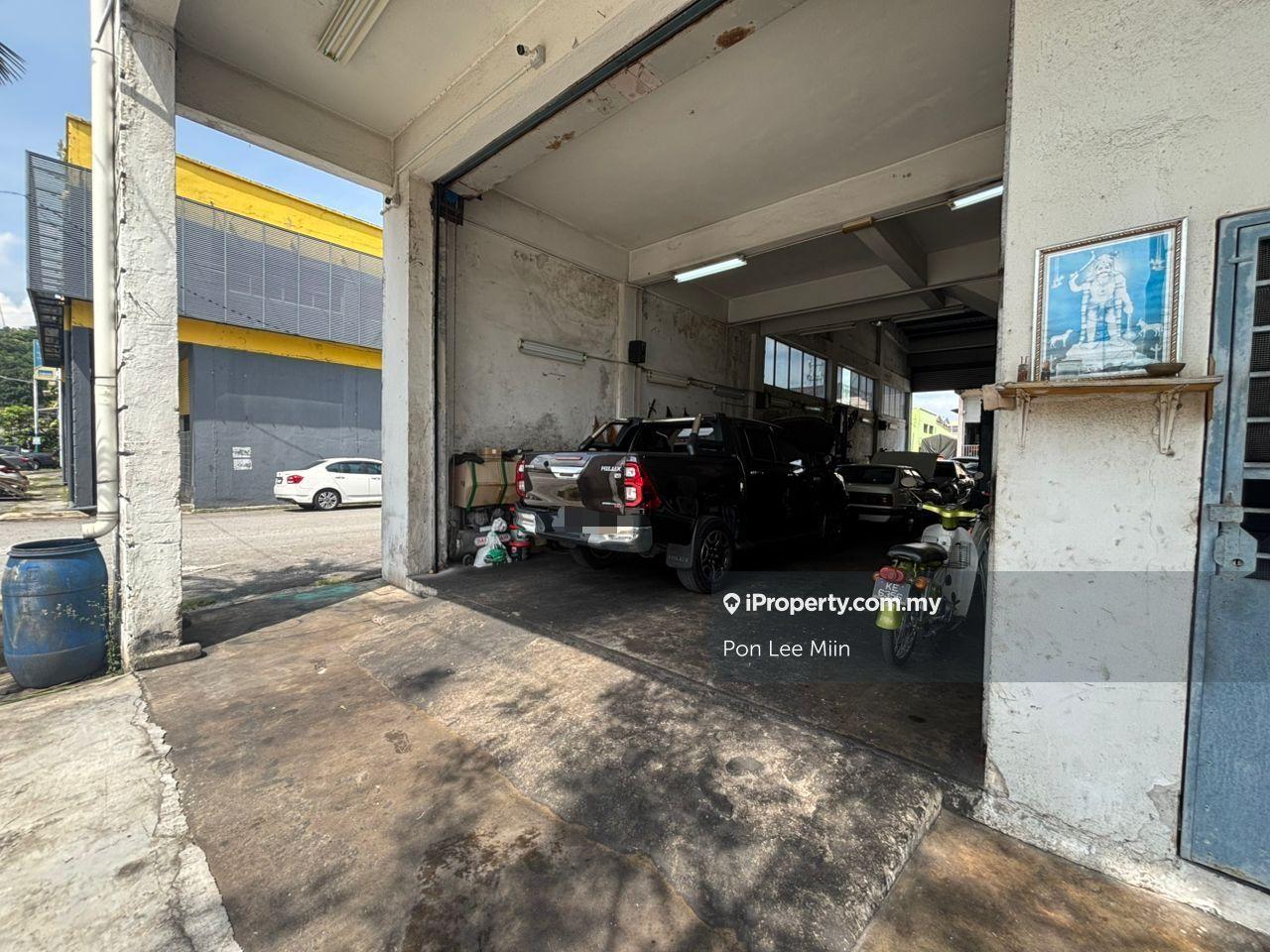 Desa Serdang Link Factory for Sale-1.5 Storey, Leasehold,End Lot,25x80