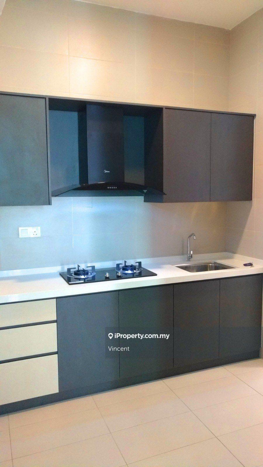 Ready move in, come with 2 car park