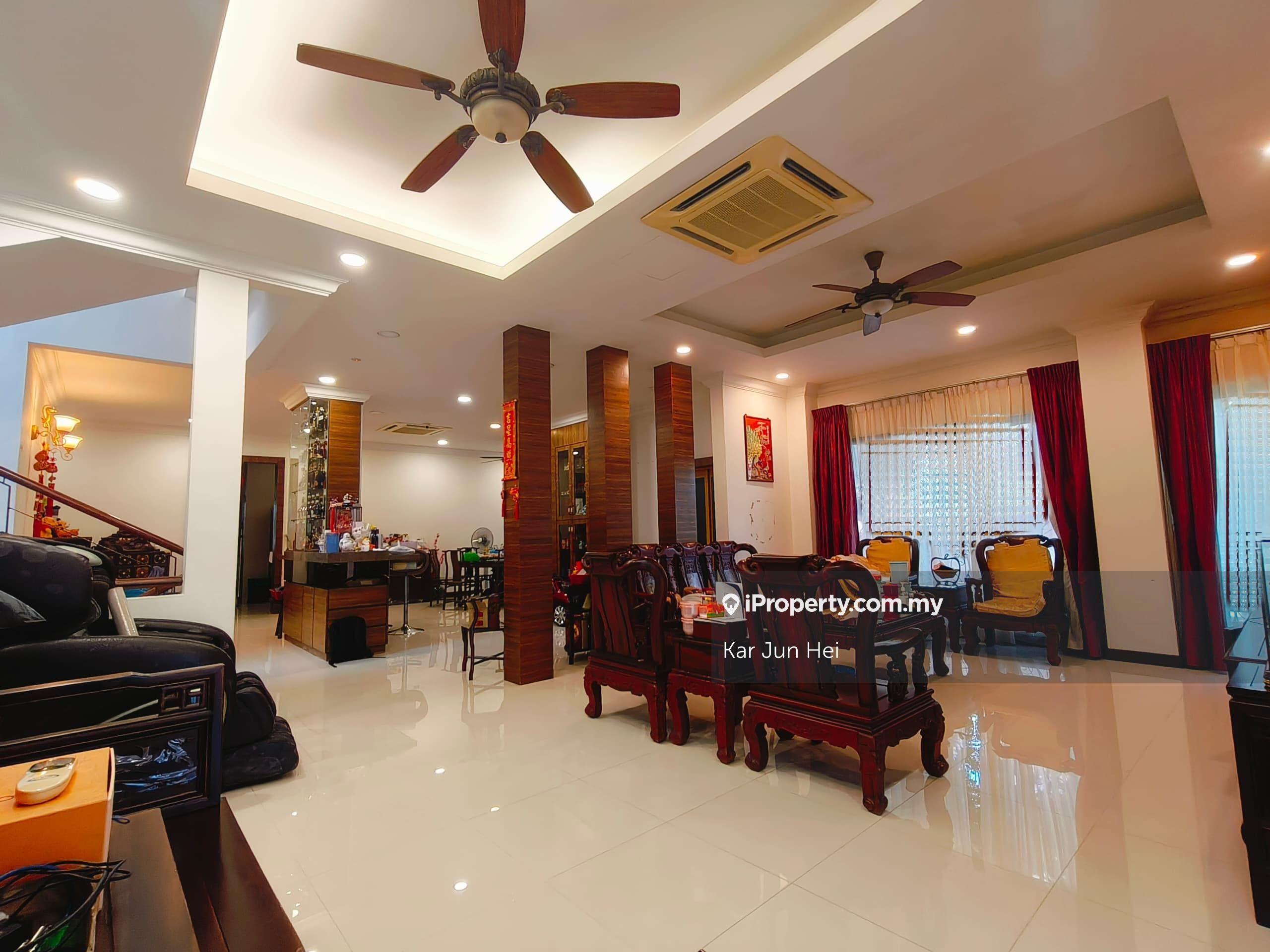 Cheap Nice Corner 2.5 Stry Bungalow at Damai Gayana 