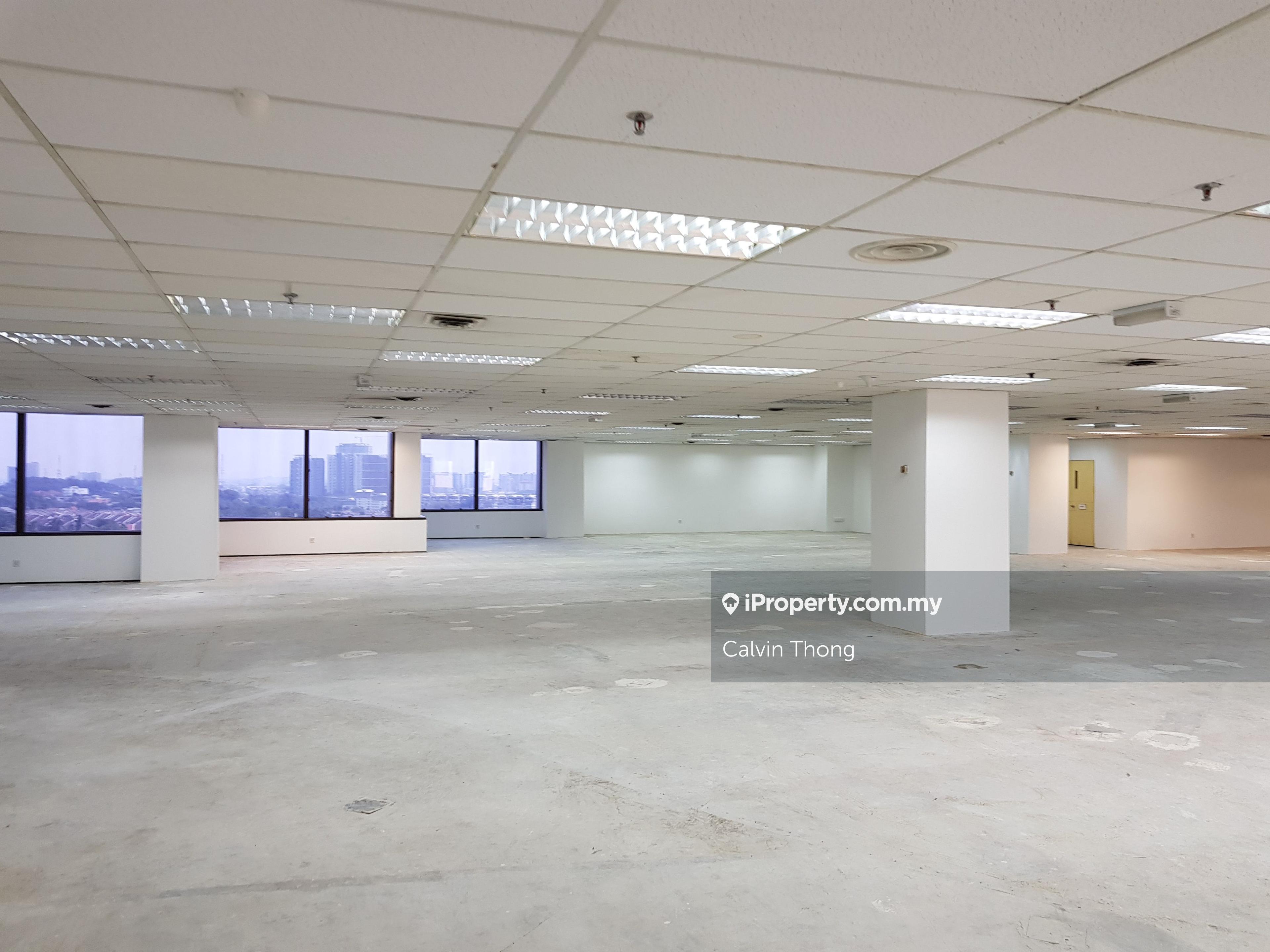Walking distance to Subang Jaya LRT & KTM Station. Good amenities.