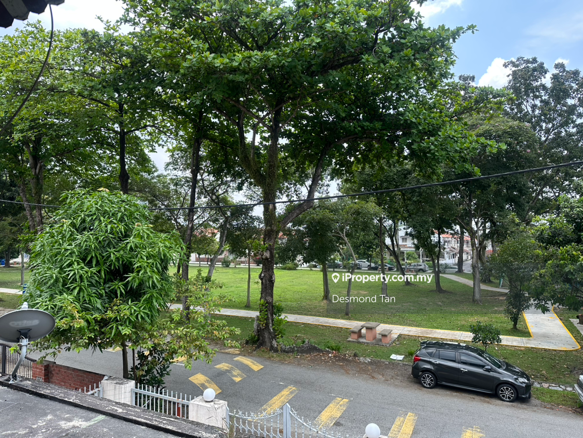 Facing Park, Many Parkings, Good Road
