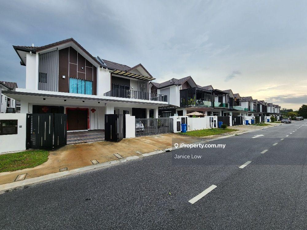 Facing Lake, very rare & limited