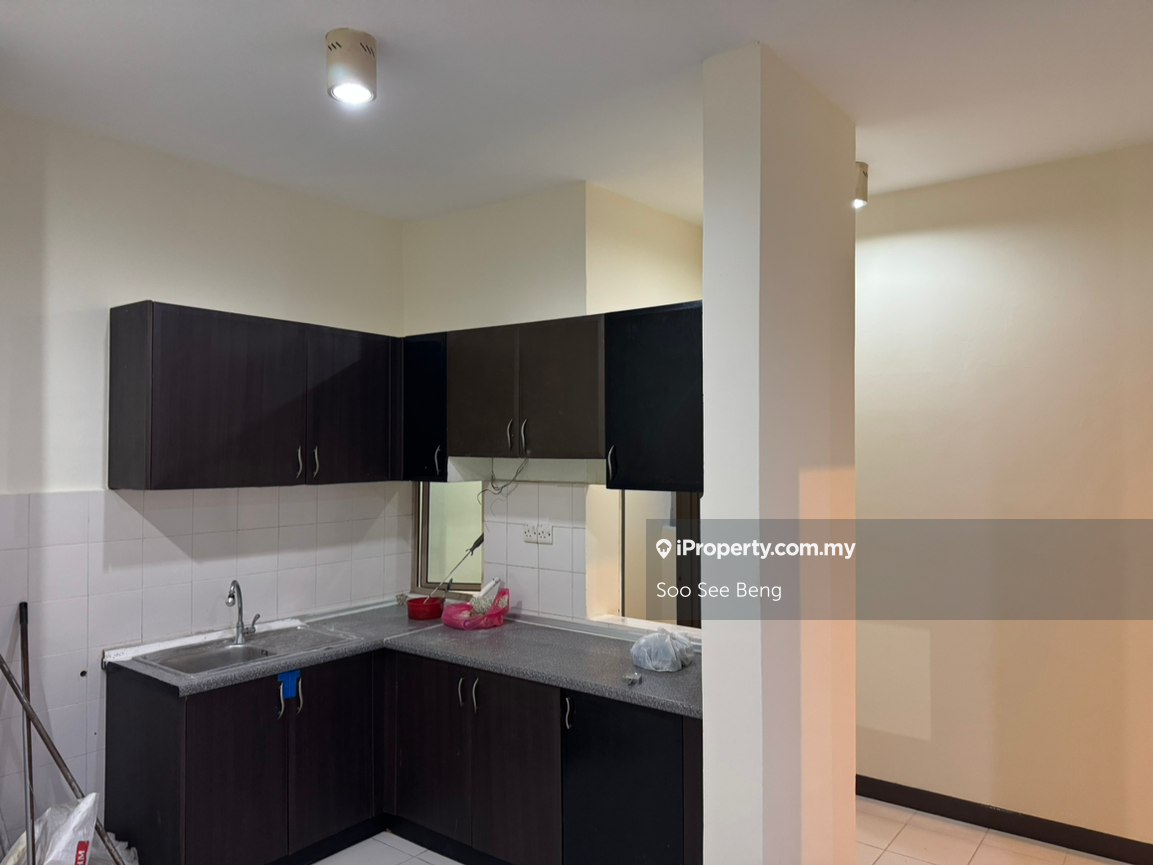 Ritze perdana, Block A, Facing asli view