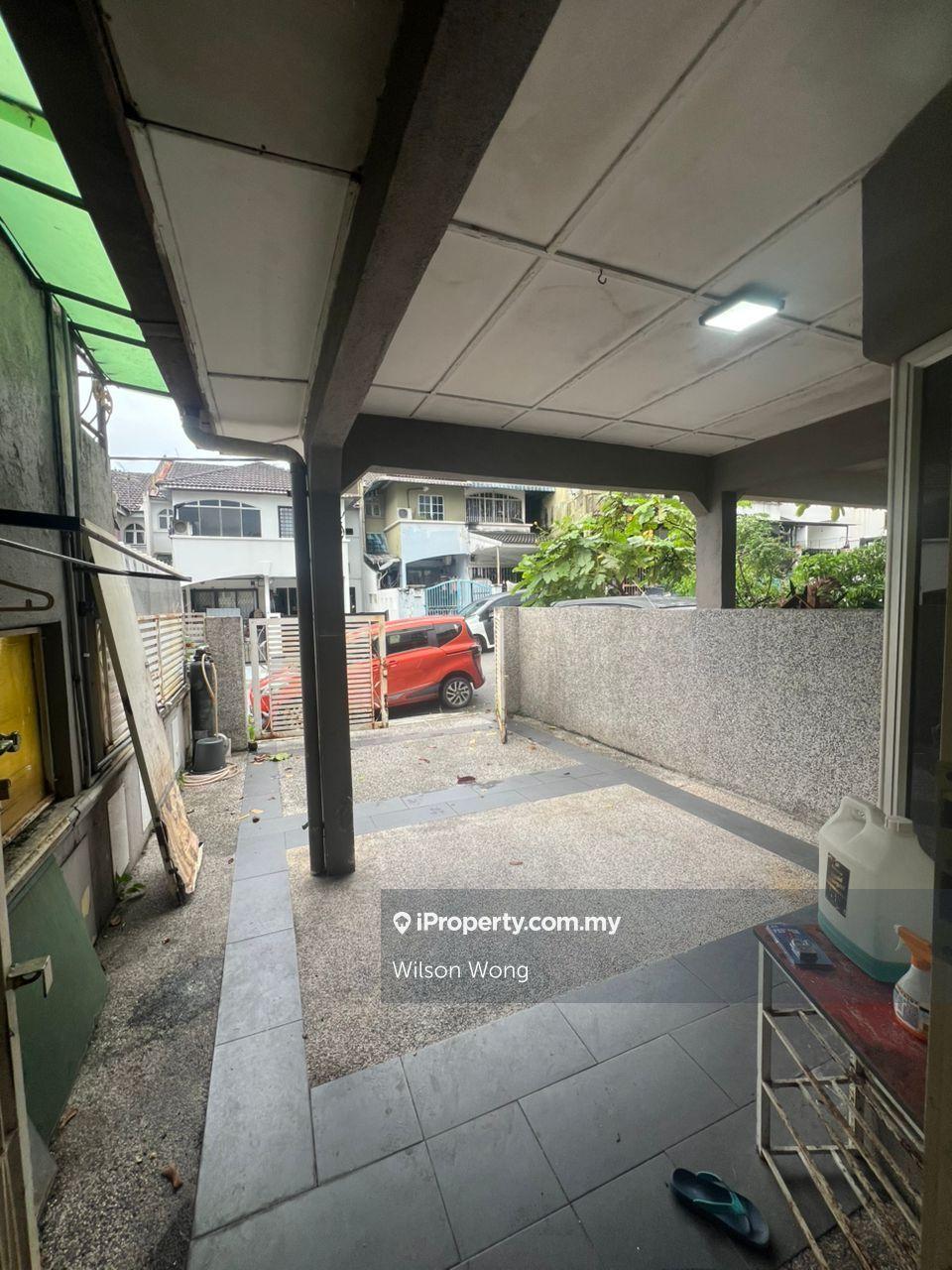 Taman Sri Gombak ( Fasa 10), freehold, fully renovated extended, below