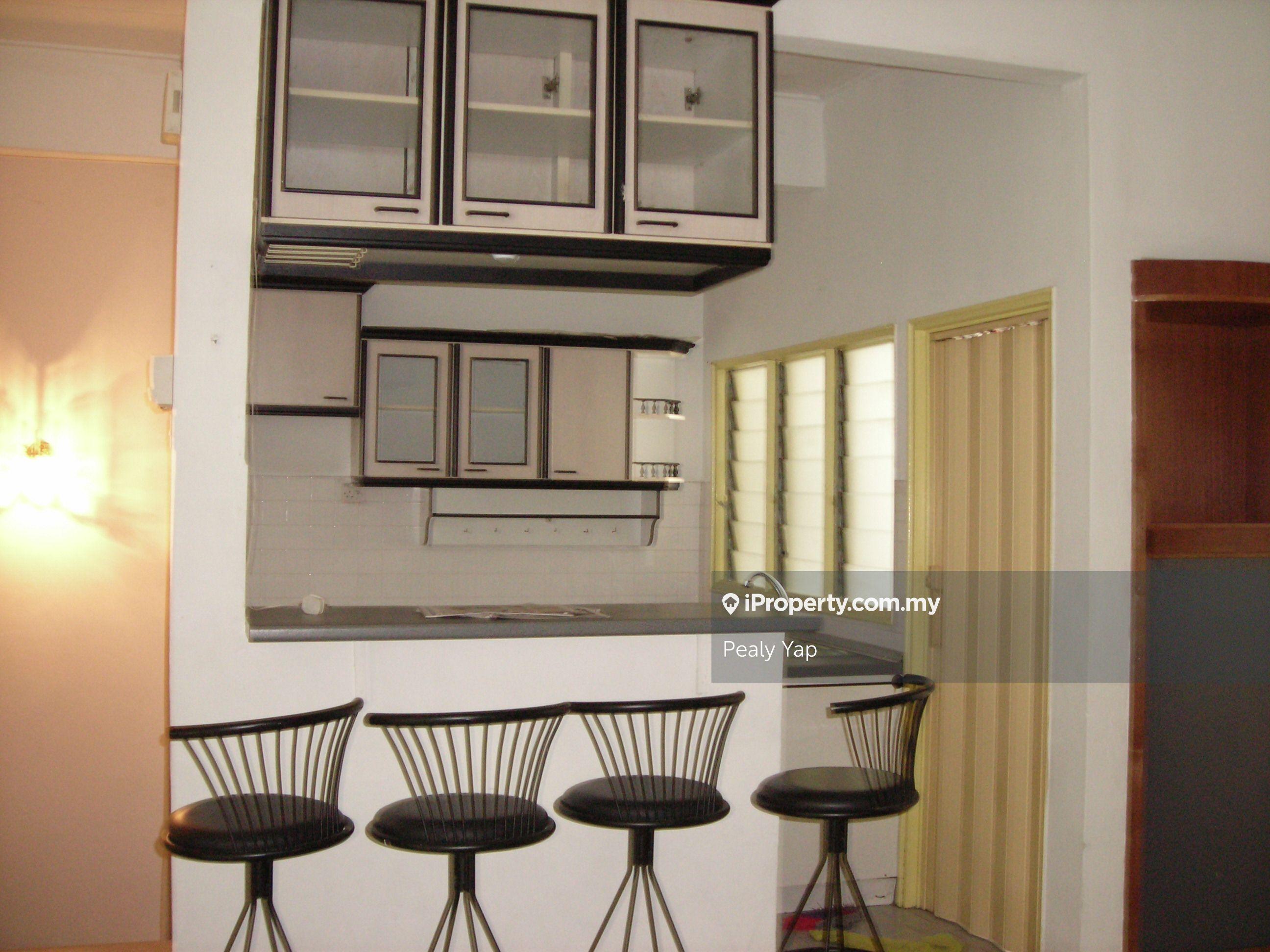 Near LRT station, amenities, schools, kmi kelana jaya Medical Centre
