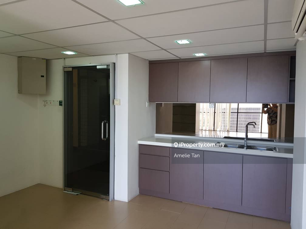 High floor partial furnished 