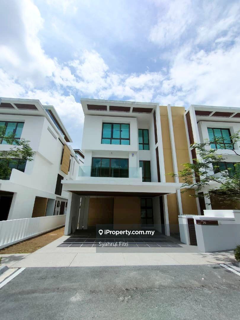 Semi D Villas Presint 8 with Club House & Private Lift