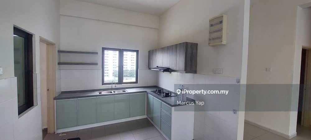 Deluxe low rise corner unit sell below market value, many unit on hand