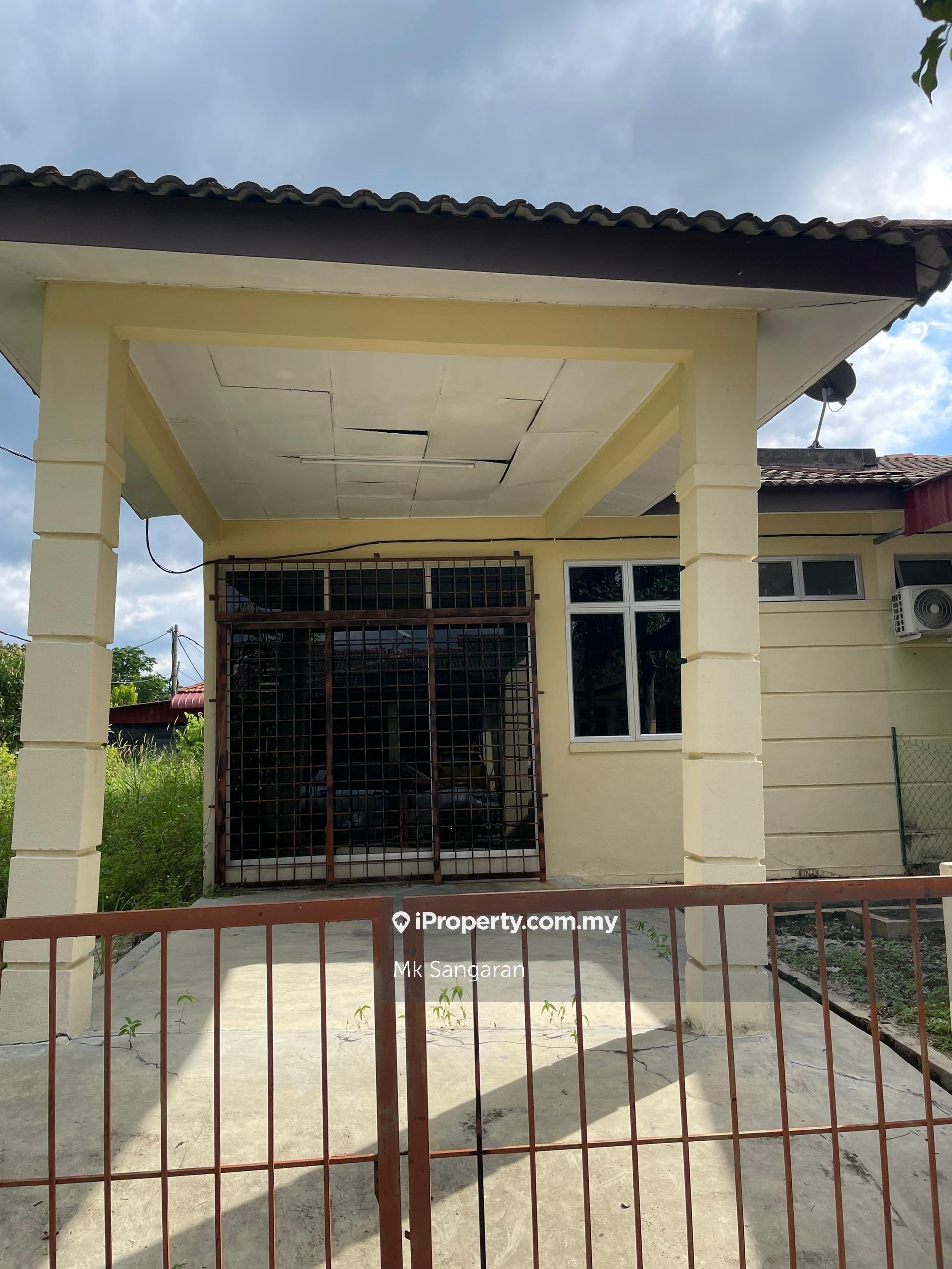 Rumah Teres Setingkat No 51 di Kamunting Perak