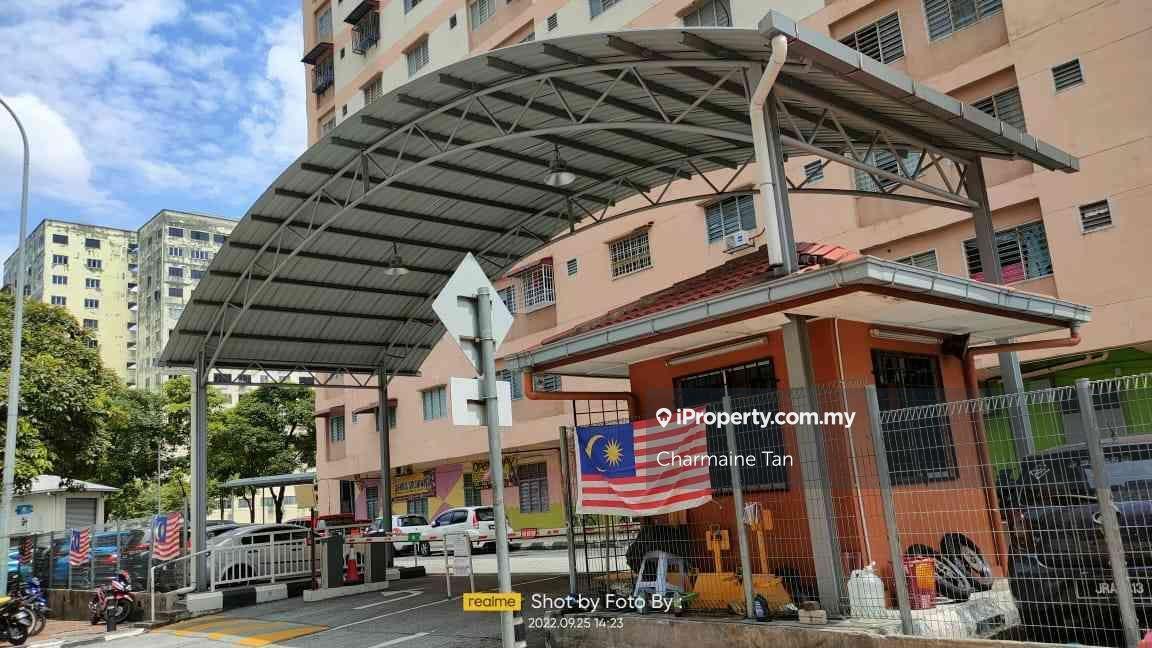Gated guarded bumi unit KL low cost strata can mark up loan basic unit
