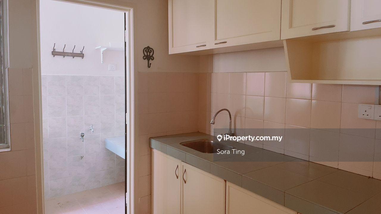 Ara Damansara Apartment D'aman Crimson 5 min walk to LRT Lembah Subang