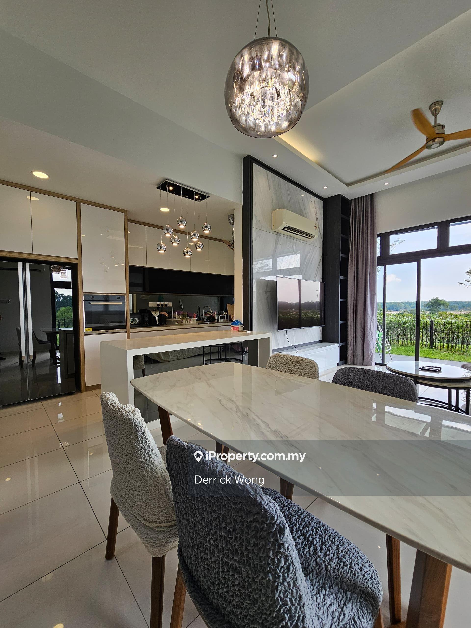 Corner terrace/ Walking distance to international sch n shops/Renovate