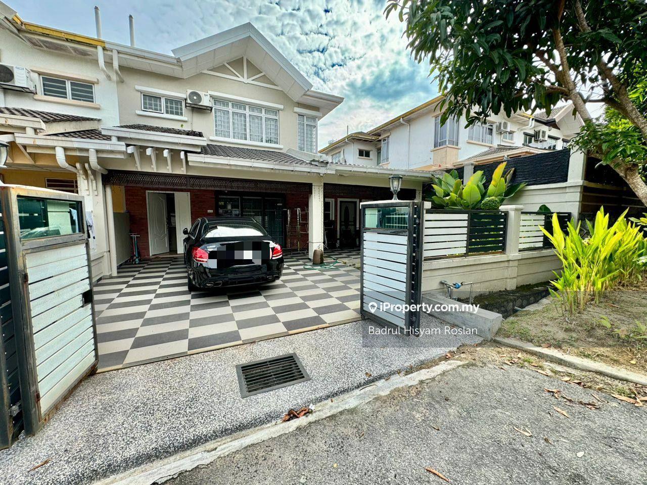 Freehold Renovated 40x80 Semi D House Laman 2 Seri Putra Bangi