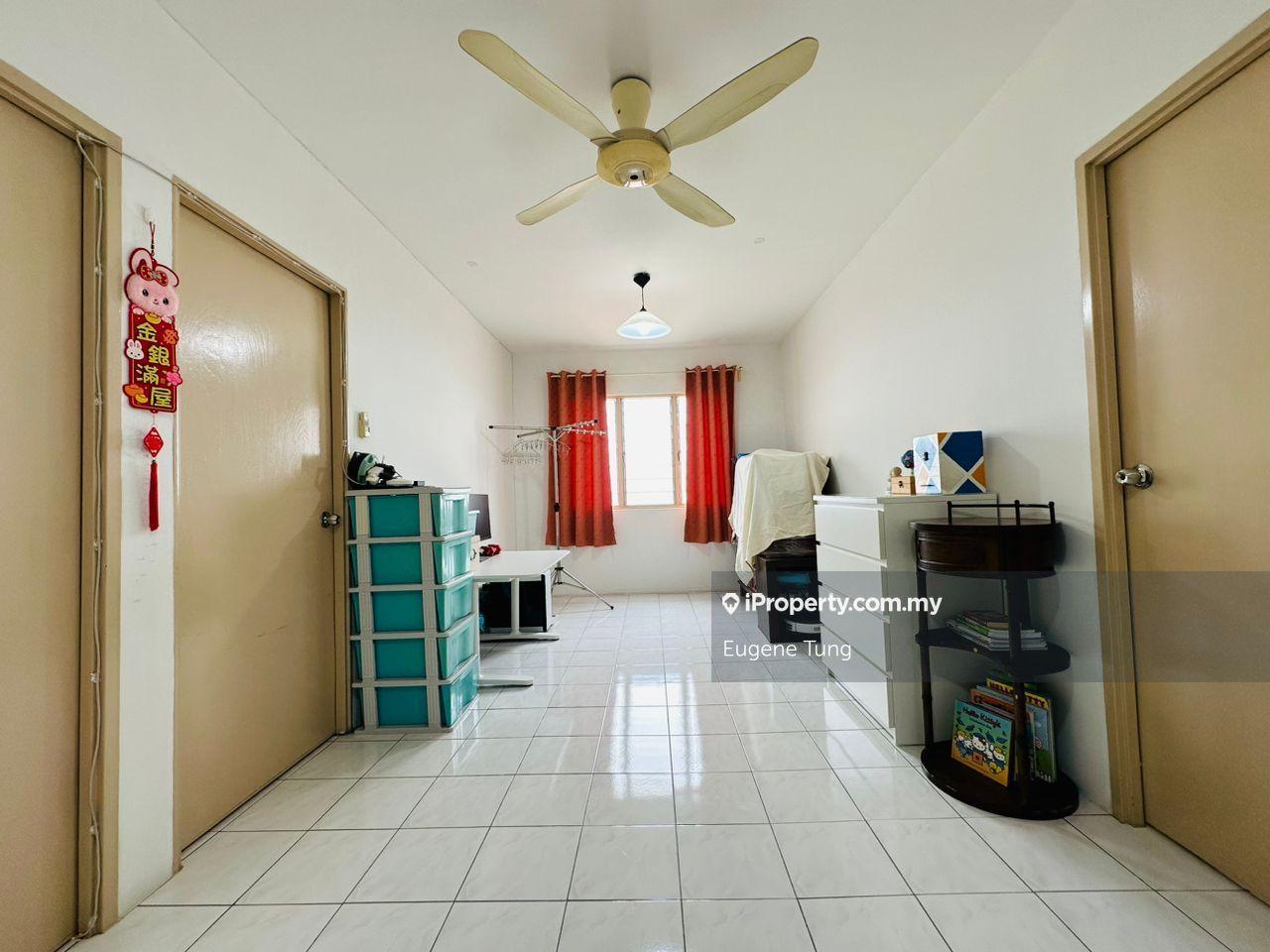 2 Parkings, Mid Floor, Furnished, Corner Unit