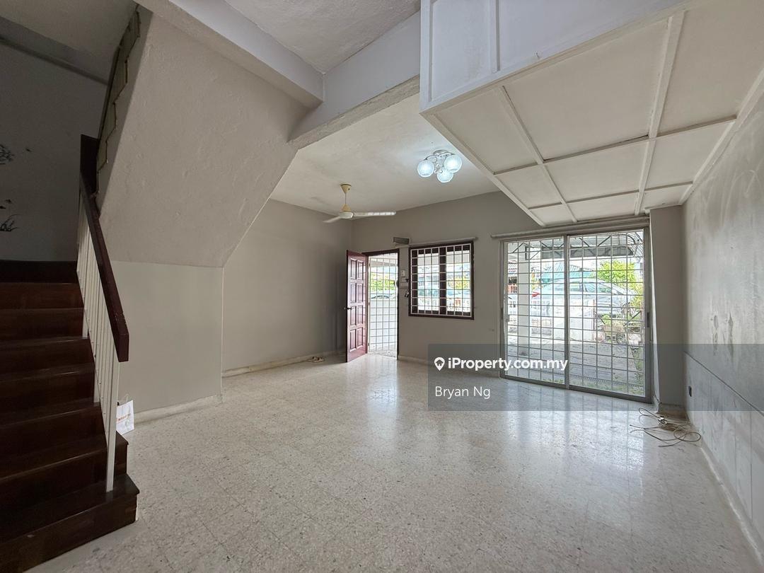 Freehold, Basic Unit, Good Environment, 18x60
