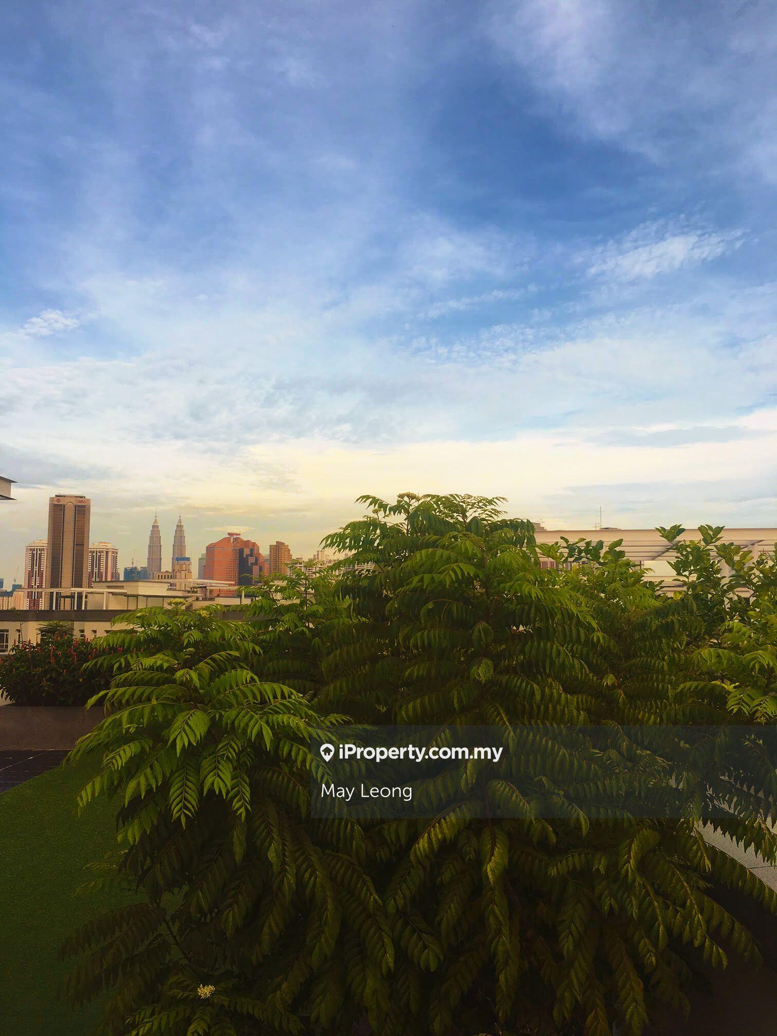 Penthouse with individual pool on roof top, move in ready
