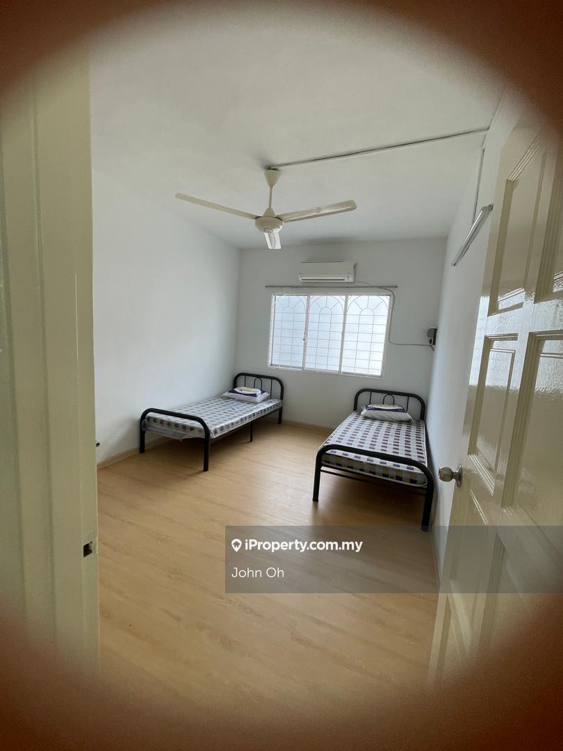 Petaling Jaya ss26 Freehold lily Apartment 3r2b1cp furnish for Sale