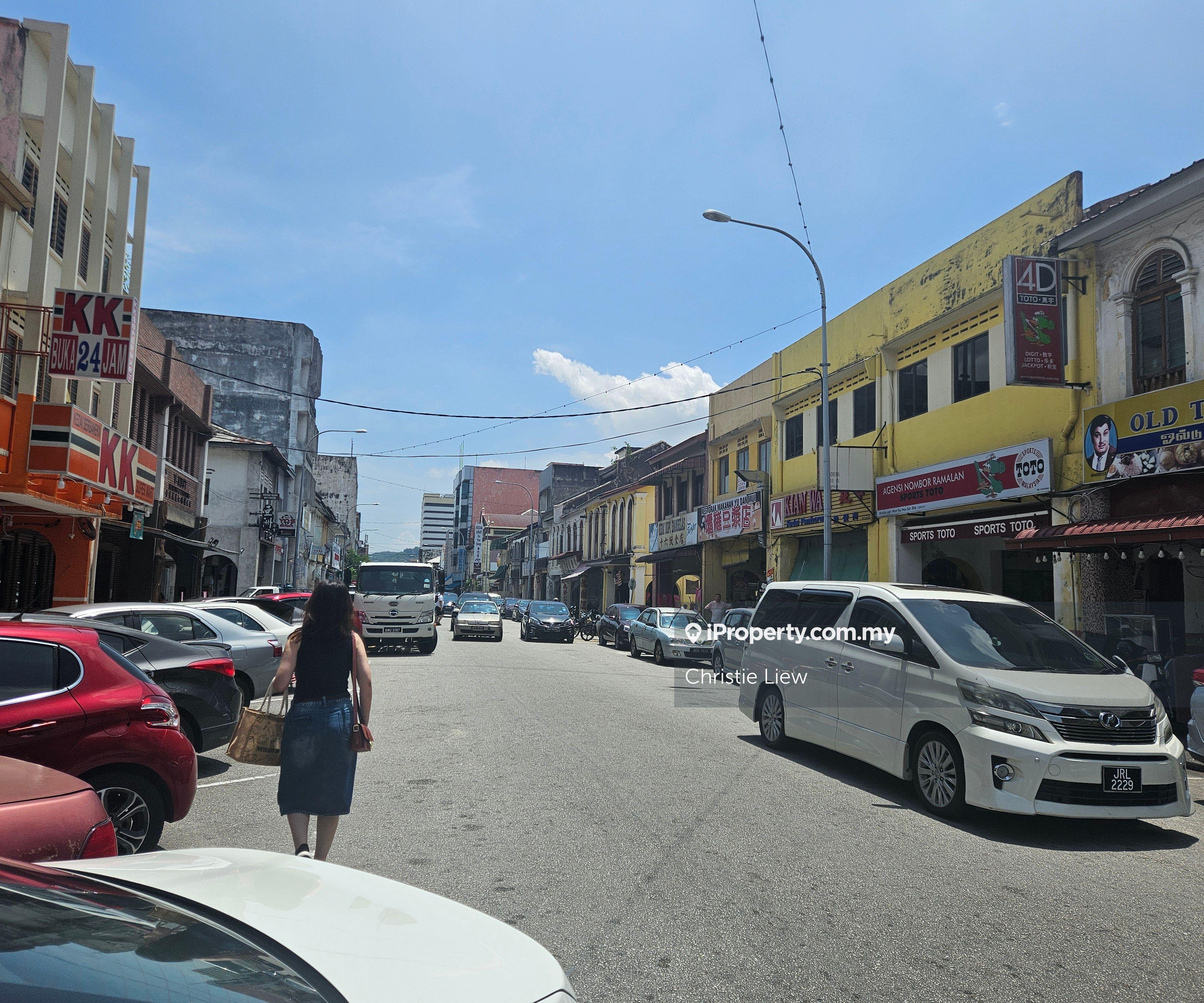 Walking distance to Concubine Lane and famous Ipoh coffee shops