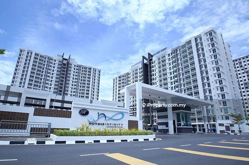 Below Market!! Royale Infinity Condo, 1464sf, 4 Rooms, Near Industrial