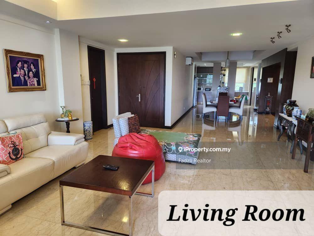 Outstanding condition homely unit in a high end low density condo
